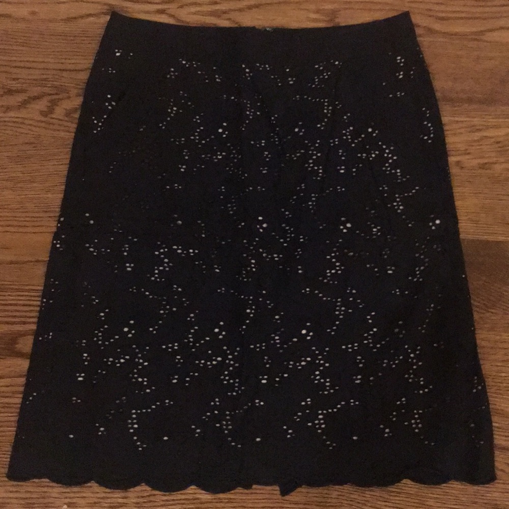 Loft Pencil Skirt -Size 0 scalloped hem w/pockets